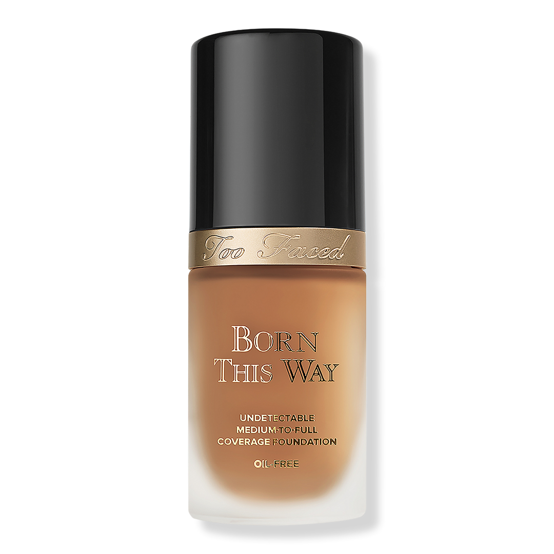 Too Faced Born This Way Undetectable Foundation mit mittlerer bis hoher Deckkraft, Caramel, 1 oz