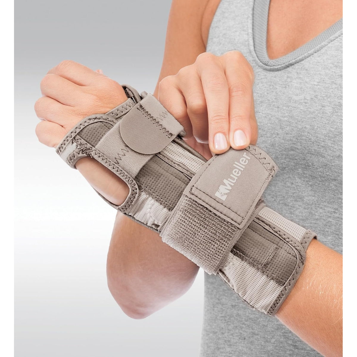MUELLER Sports Medicine Reversible Wrist Stabilizer with Splint, Wrist Pain Relief Support for Men and Women, Ideal for Carpal Tunnel, Tendinitis