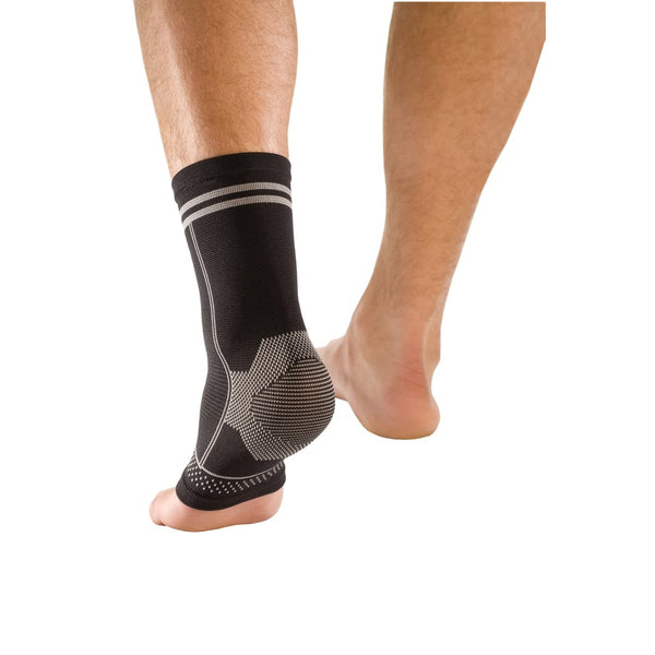 MUELLER Sports Medicine 4-Way Stretch Ankle Support Sleeve, Ankle Pain Relief Support for Men and Women, Ideal for Sprains, Strains, Arthritis, Black